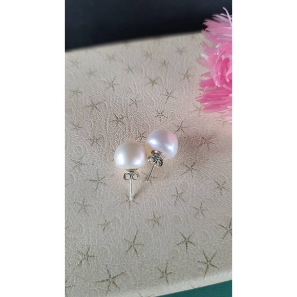 925 Pearl Stud Earrings - Picture 6 of 10